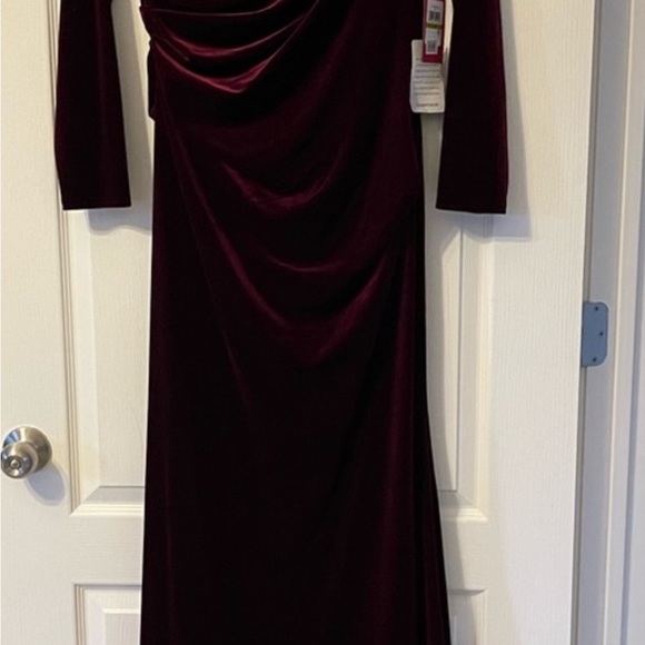 VINCE CAMUTO Wine Long Velvet Dress NWT - Picture 3 of 4